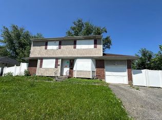 190 Burlington Ave, Deer Park, NY 11729