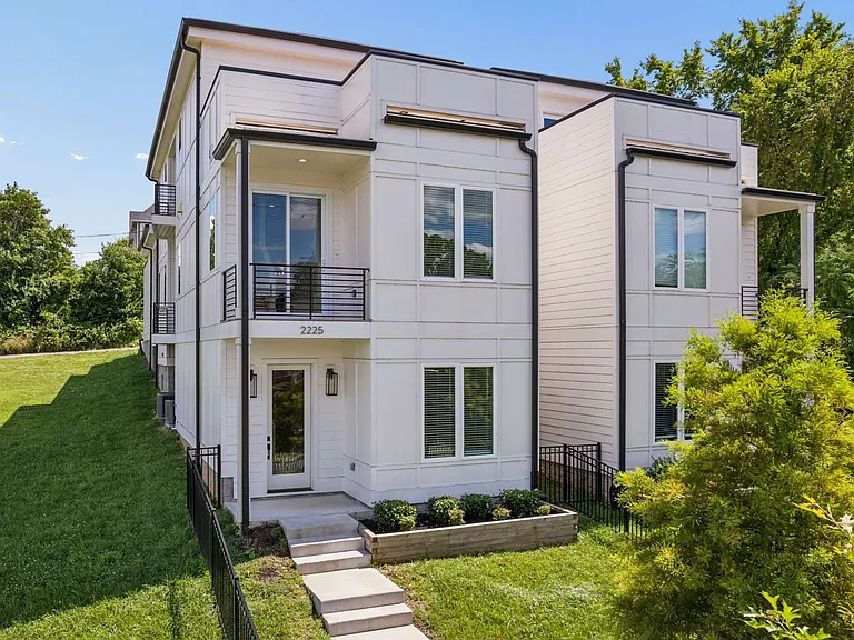 2225 Herman St — Photo 1