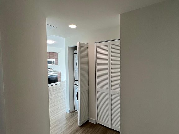 3rd image of 202 SW 10th Ave #12-42