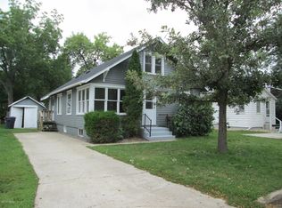 321 8th St NE, Watertown, SD 57201