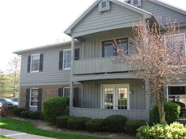 16 Wood Creek Dr, Pittsford, NY 14534