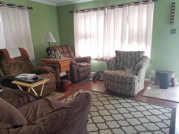 5th image of 267 Hampshire Ave