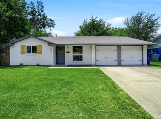 321 NW Wintercrest Rd, Burleson, TX 76028