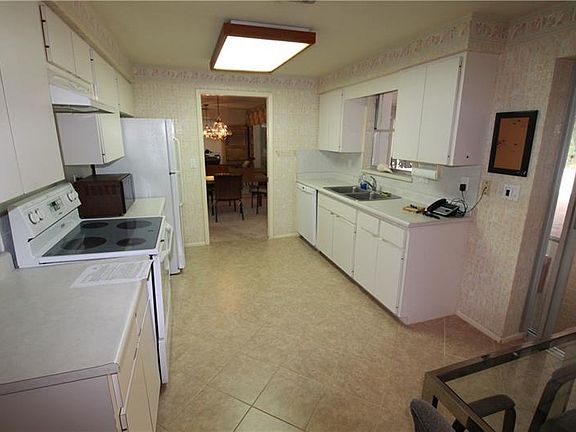 5th image of 2720 Lemon Ave