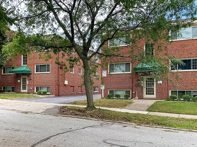1340 Kenilworth Ave #302 — Photo 2