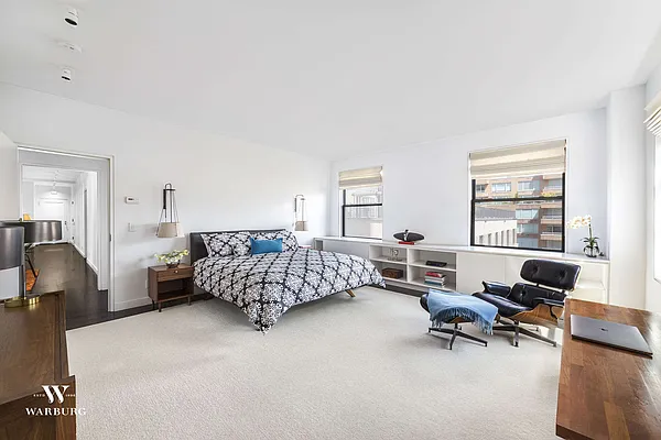 Sold by Warburg | media 4