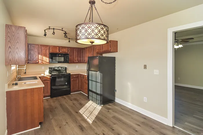 232 Tanner Point Dr — Photo 4