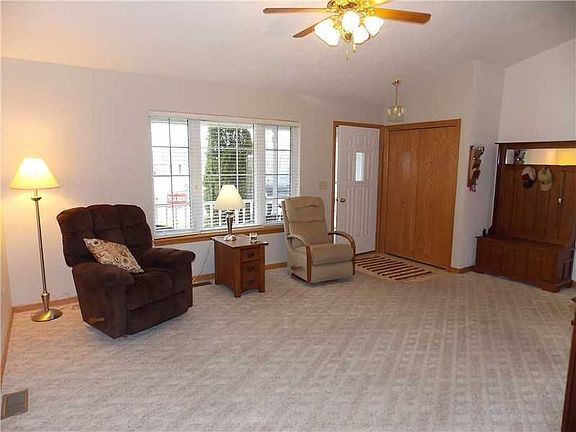 2nd image of 102 Richland Ave APT 2