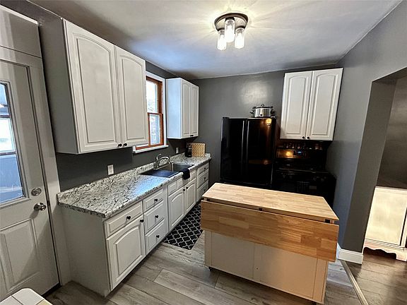 2nd image of 1013 E Washington St