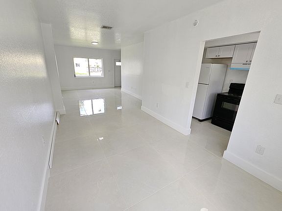 4th image of 450 NW 84th St #1