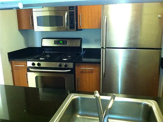 Rented by R New York | media 24