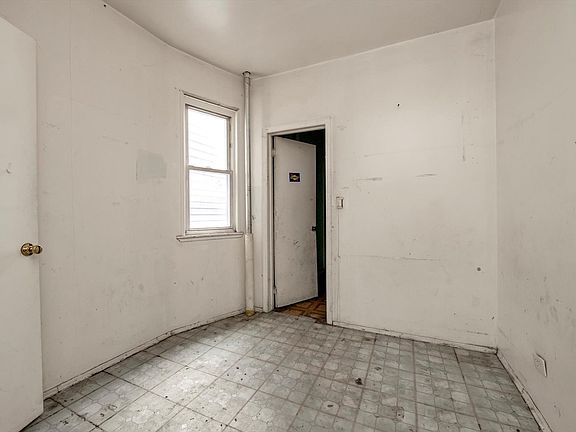 5th image of 1129 E Tremont Ave