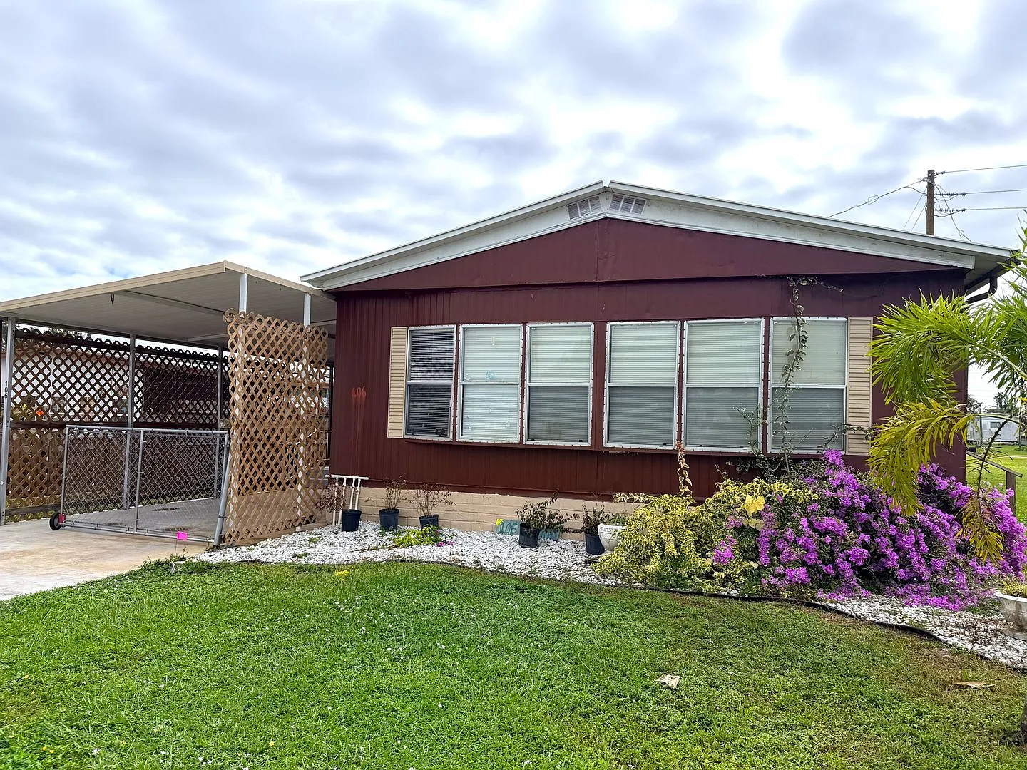 First Months Rent Free! Oversized 2/2 In Quiet Neighborhood! — Photo 1