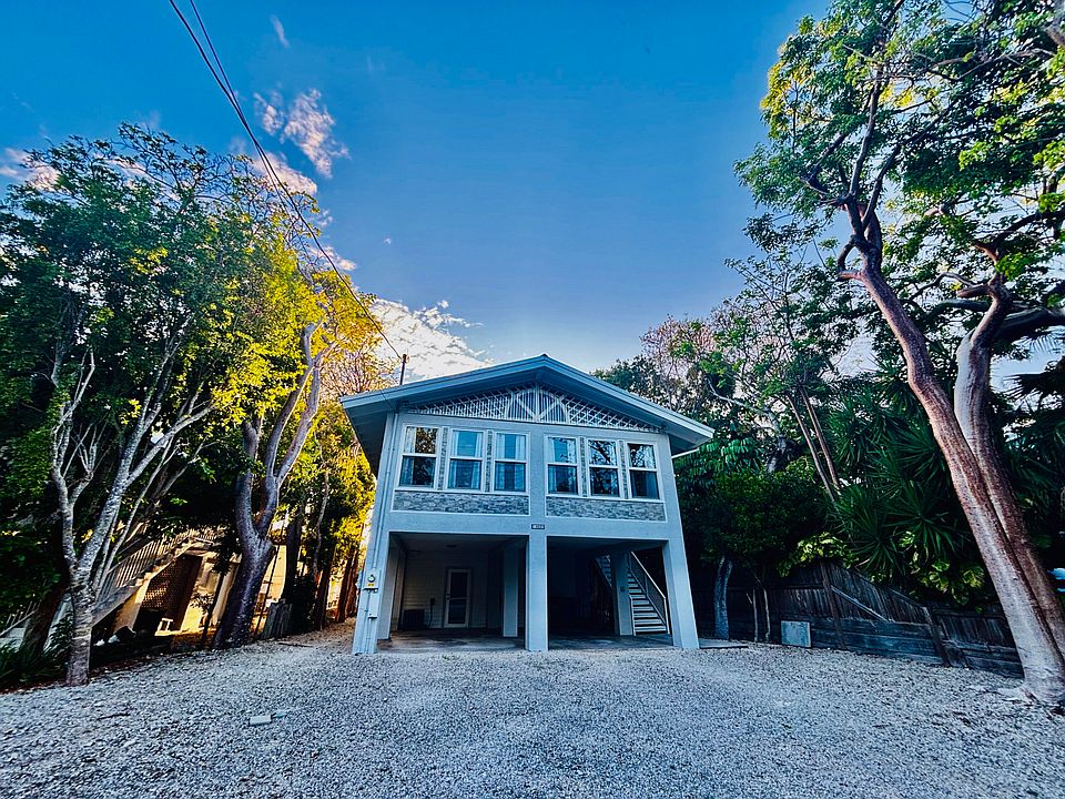 1st image of 1033 Valencia Rd