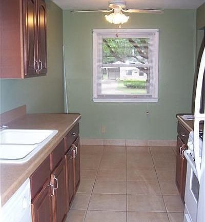 5th image of 840 Oakwood Dr