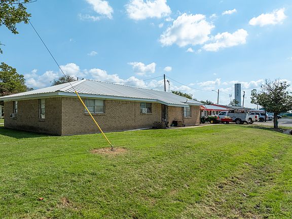 2nd image of 312 W Live Oak St