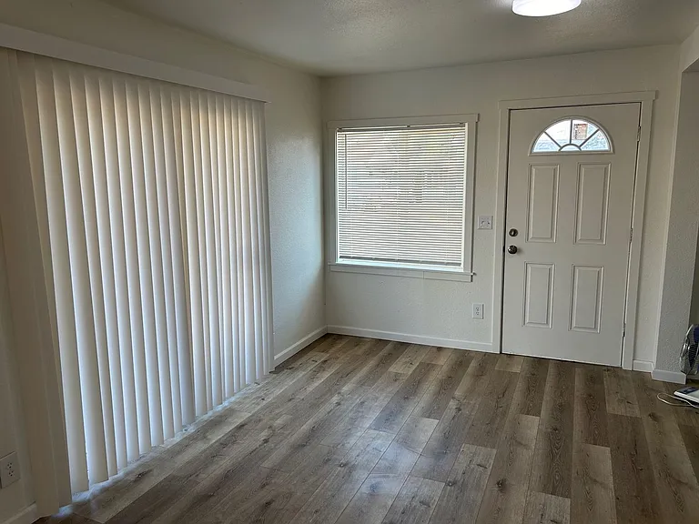 2333 White Ave — Photo 5