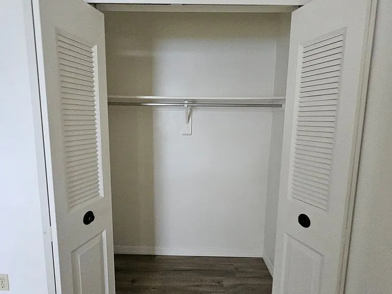 120 SW Trafalgar Pkwy — Photo 23