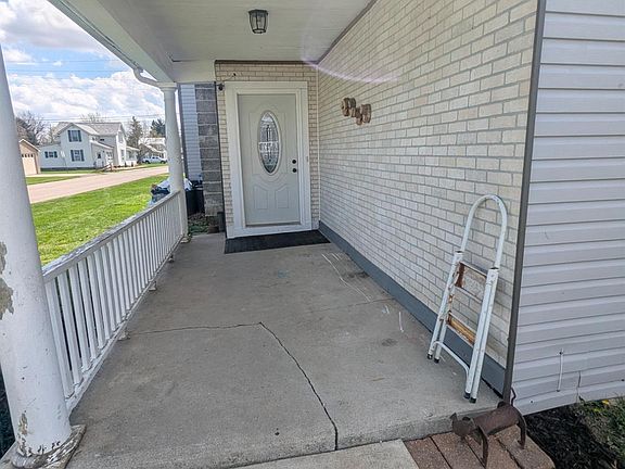 5th image of 203 W Main St