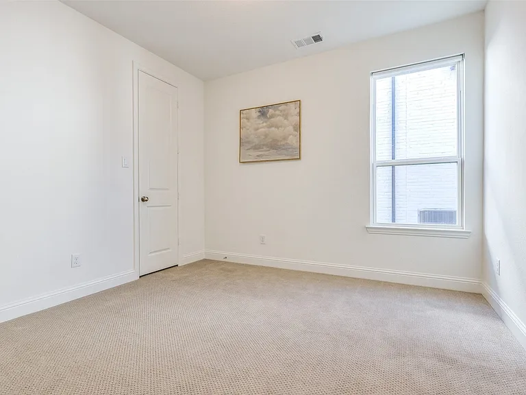 4221 Sandhills Ln — Photo 13