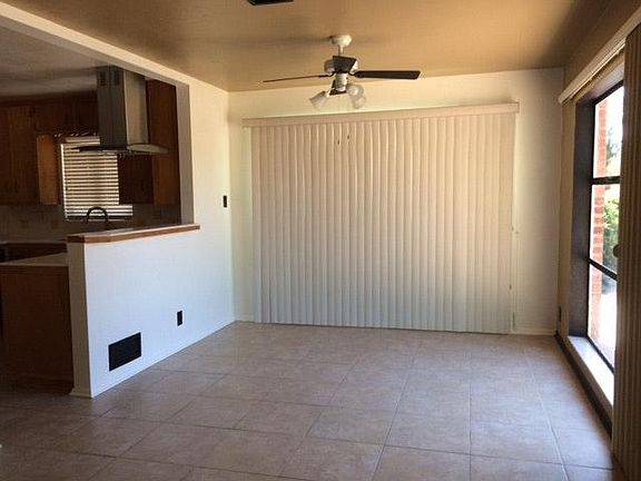 Dining room and breakfast bar