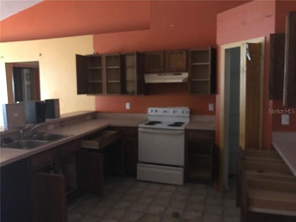 2nd image of 319 Cornwallis Ct