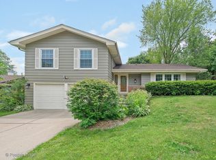 21W721 Huntington Rd, Glen Ellyn, IL 60137