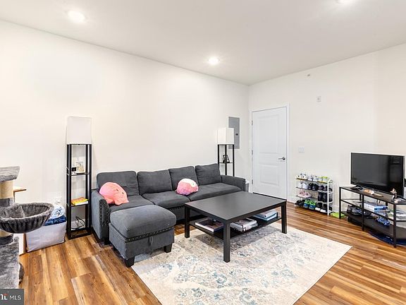 3rd image of 2411-19 Kensington Ave #402