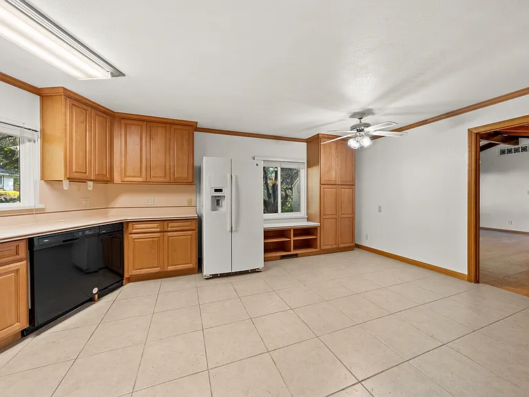 401 Moseley Rd — Photo 2