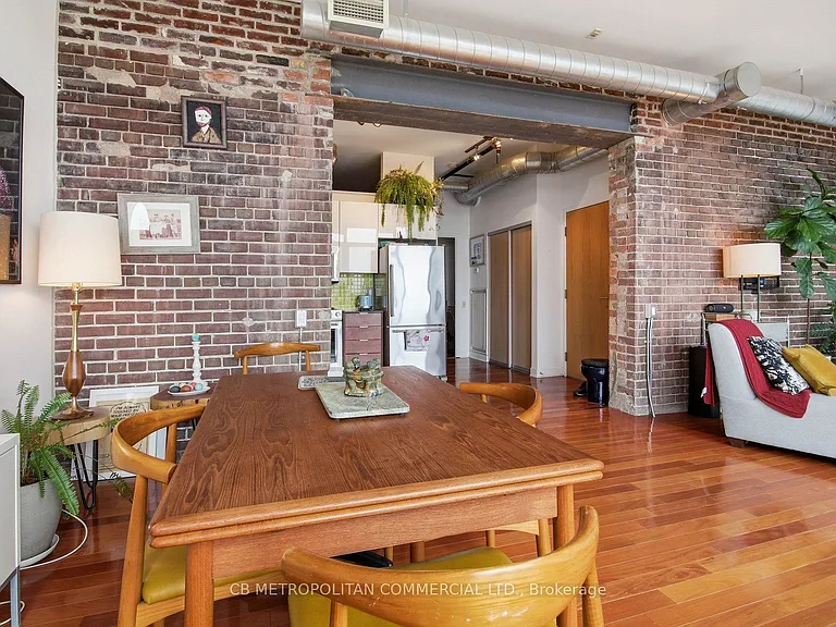 363 Sorauren Ave #405 — Photo 7