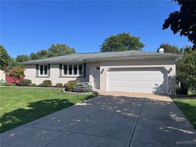 6142 Berkley Dr, Orchard Park, NY, 14127