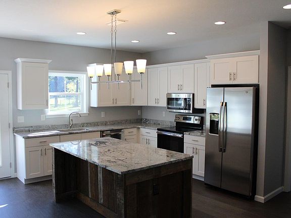 2nd image of 559 SW Meadow Ter