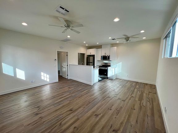 3rd image of 3004 W Victory Blvd #102