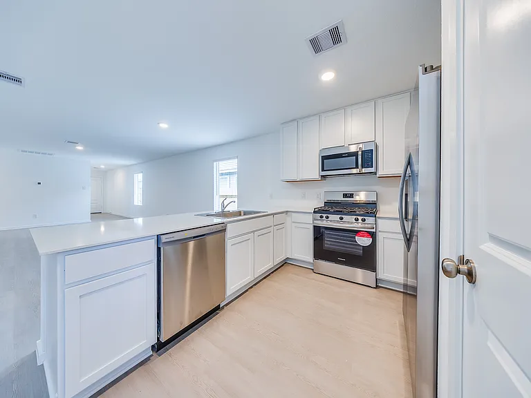 21099 Santopadre St — Photo 5