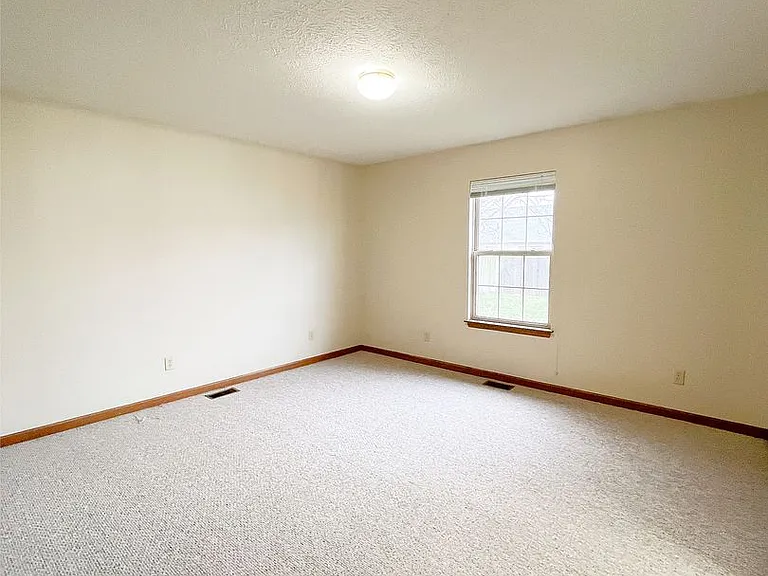 3520 Thornhill Cir E — Photo 7