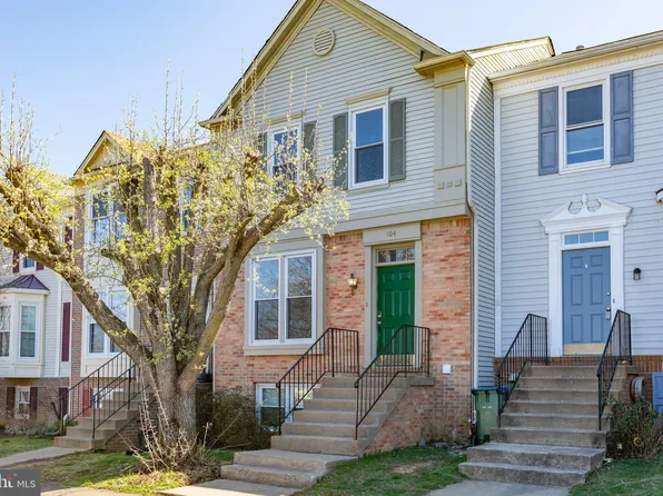 104 Harrogate Rd, Fredericksburg, VA 22406