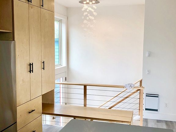 4th image of 519 S Jackson St #10963153