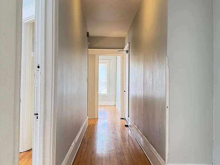 2715 Hennepin Ave S — Photo 9
