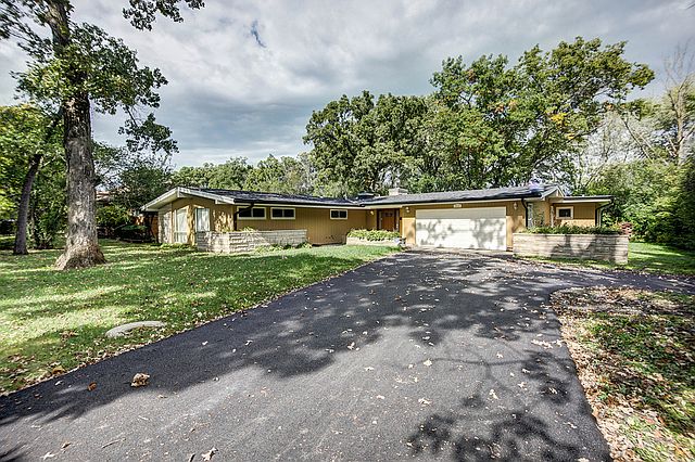 1st image of 2521 Country Club Dr