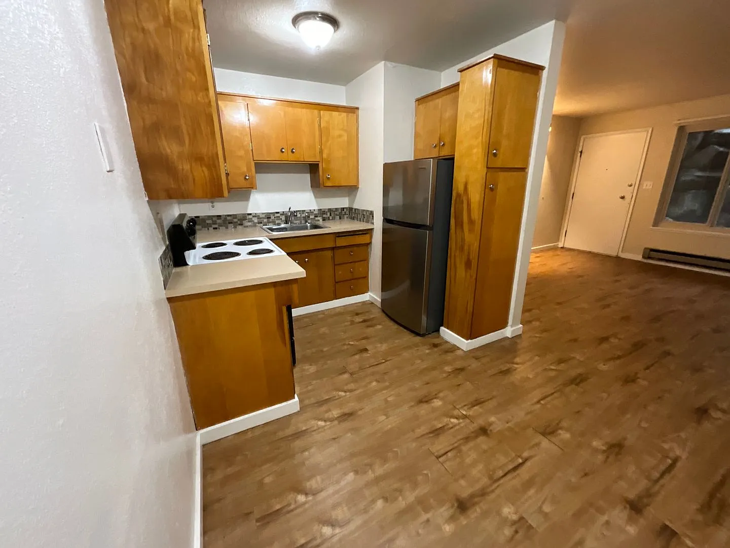 1 Bedroom 1 Bath with Walk-in Closet — Photo 4