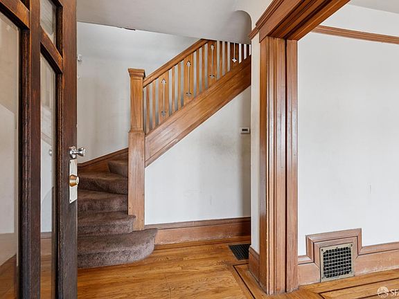 2nd image of 686 22nd Ave