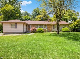 10 Oak Tree Ln, Little Falls, NJ 07424