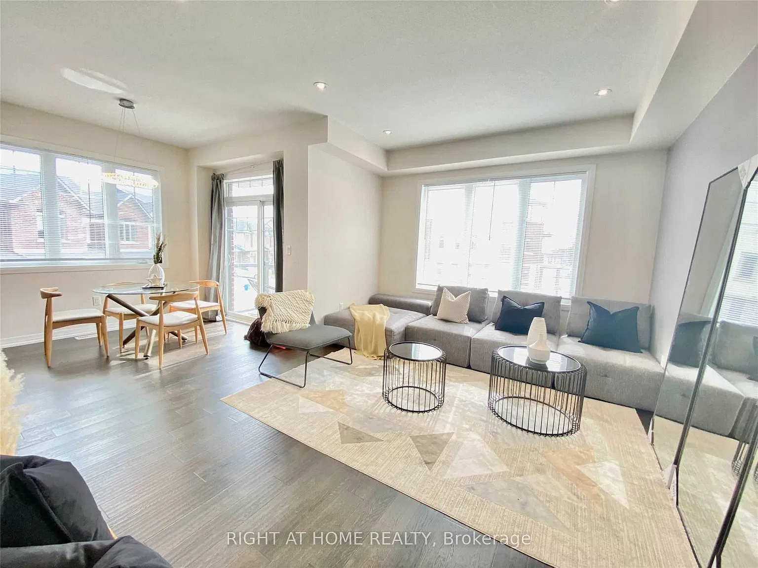 3 bed, $2,700 — Photo 1