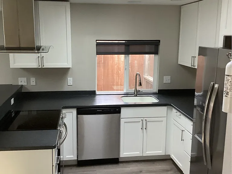 2752 NE Reef Ave — Photo 4