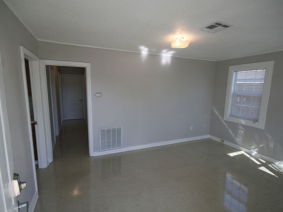 4th image of 2705 Rose Dr