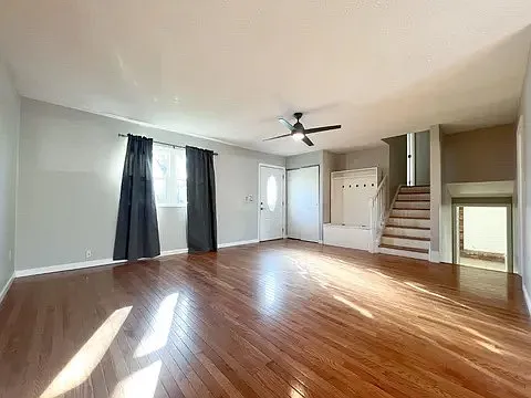 3 bed, 2289 sqft, $2,500 — Photo 2