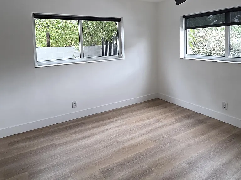 1001 SE 16th St #7 — Photo 10