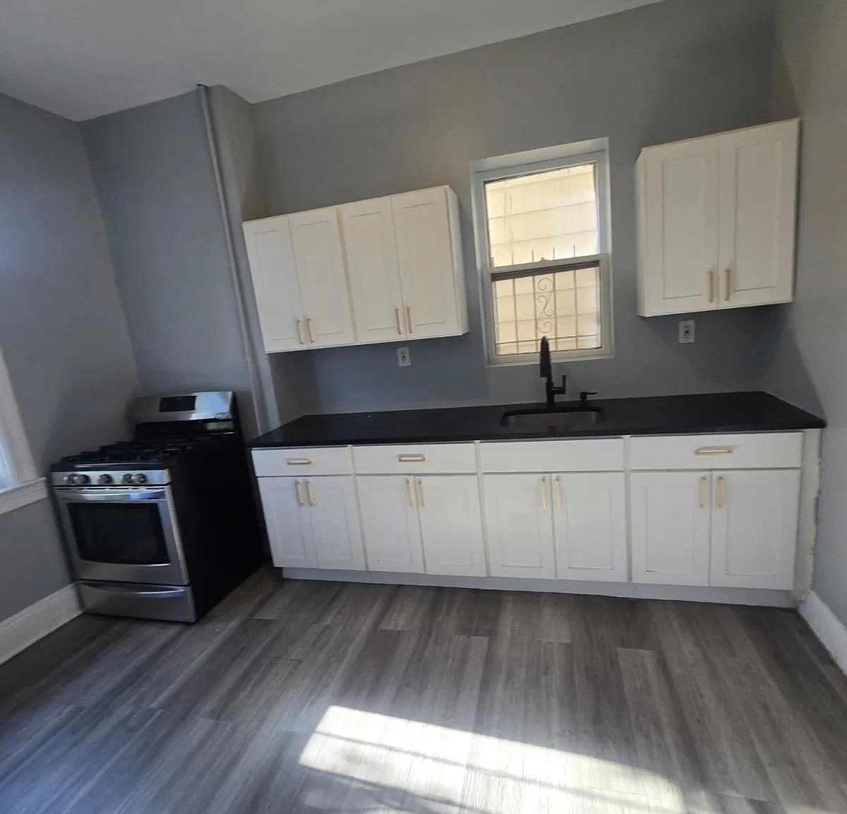3 bed, $2,500 — Photo 2