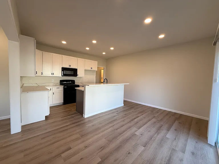 211 Frisco St — Photo 7
