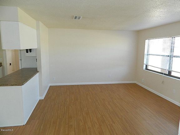 4th image of 885 Penny Dr